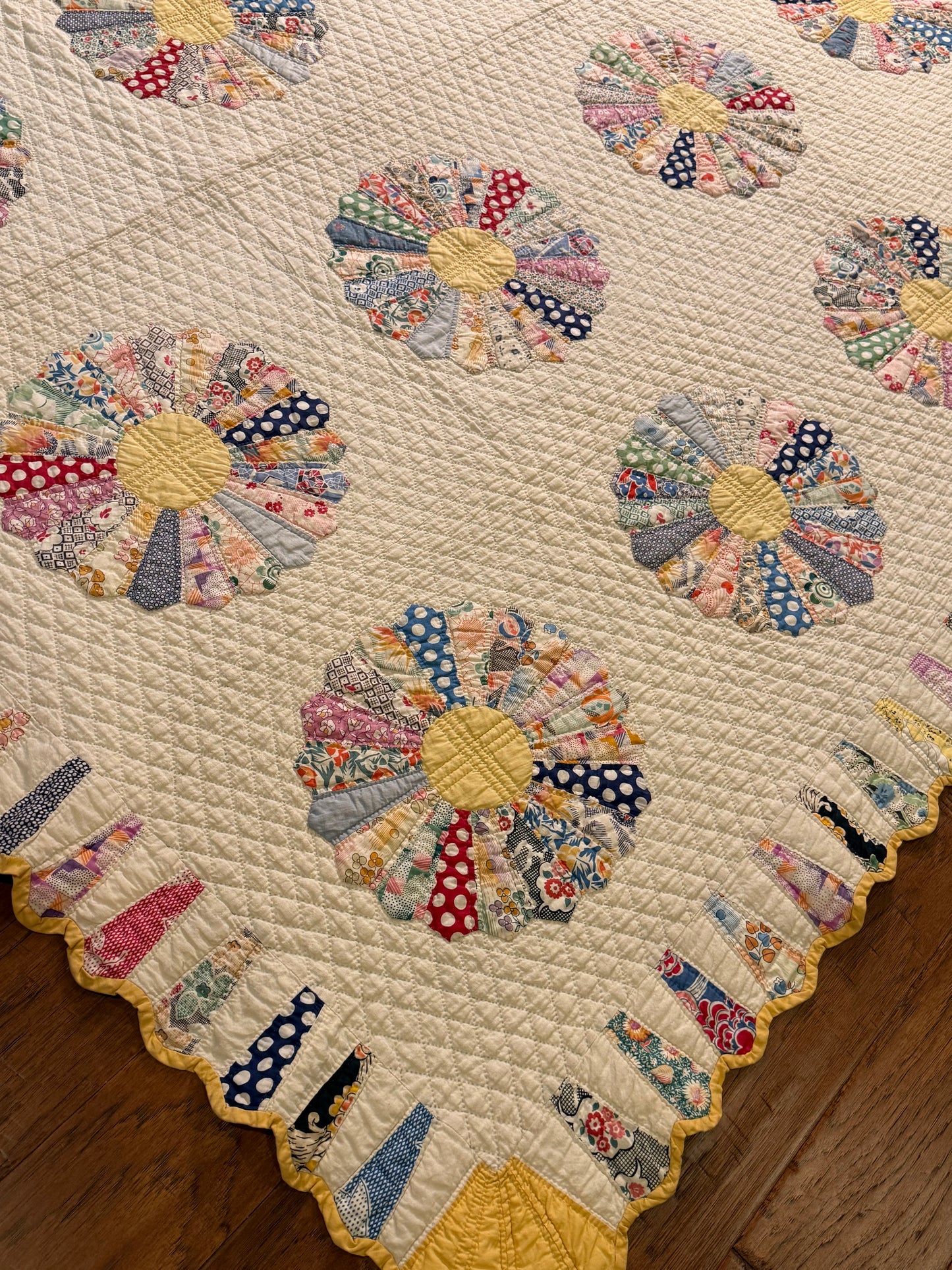 Dresden Plate Quilt with Cone Border