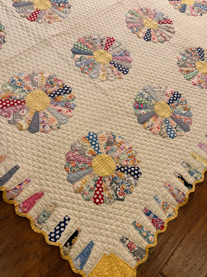 Dresden Plate Quilt with Cone Border