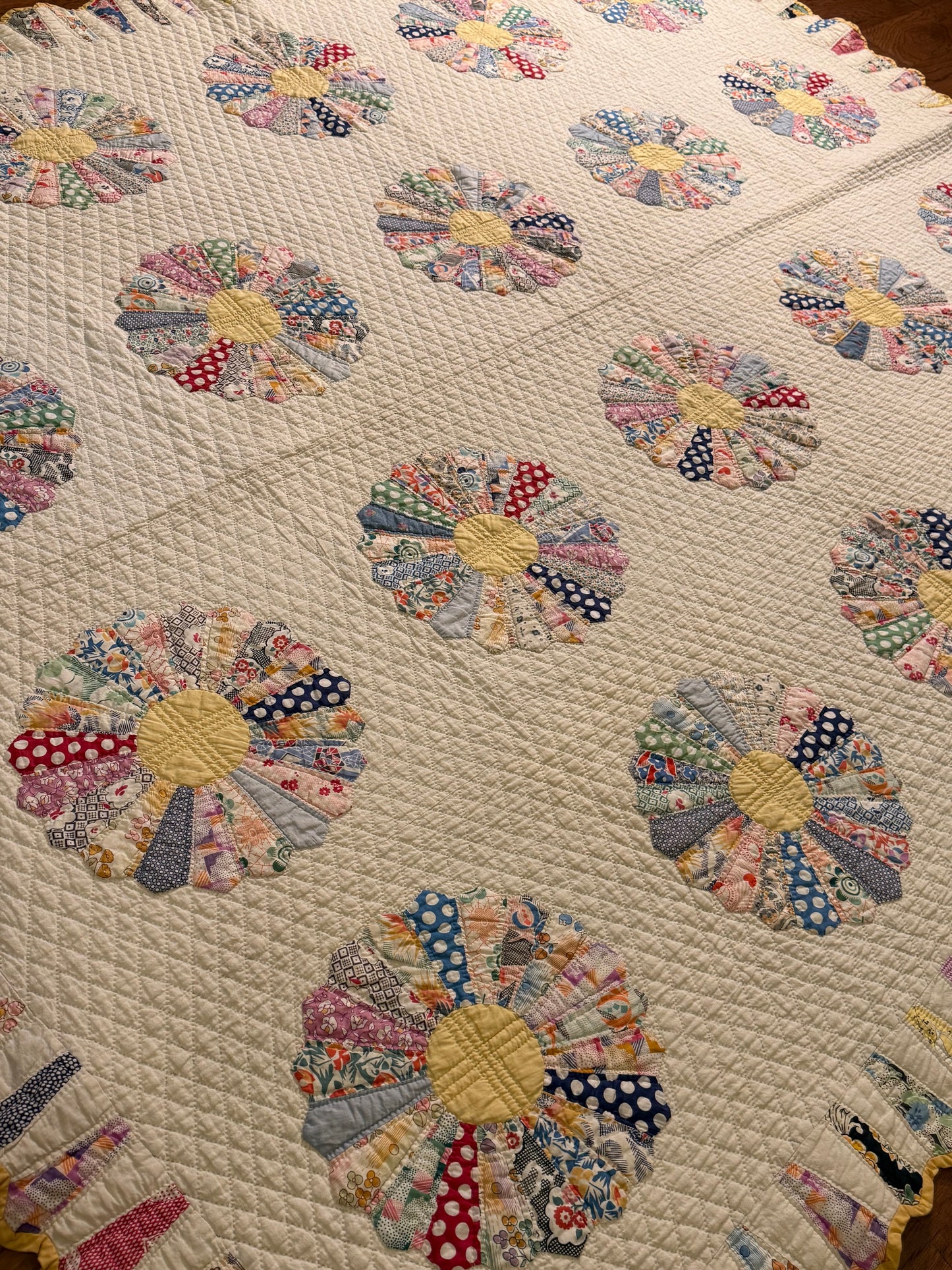 Dresden Plate Quilt with Cone Border
