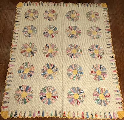 Dresden Plate Quilt with Cone Border