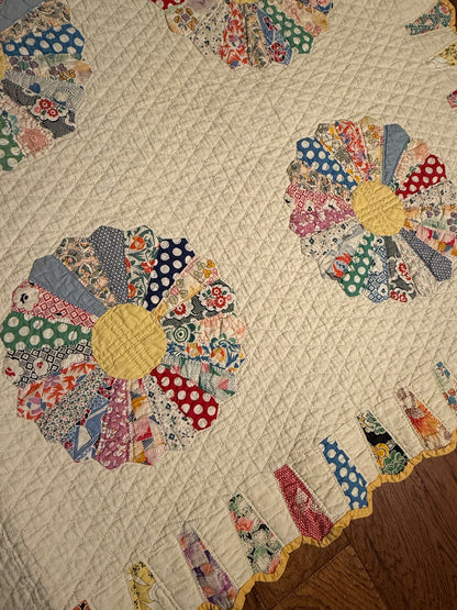 Dresden Plate Quilt with Cone Border