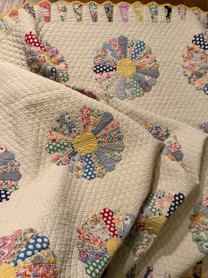 Dresden Plate Quilt with Cone Border