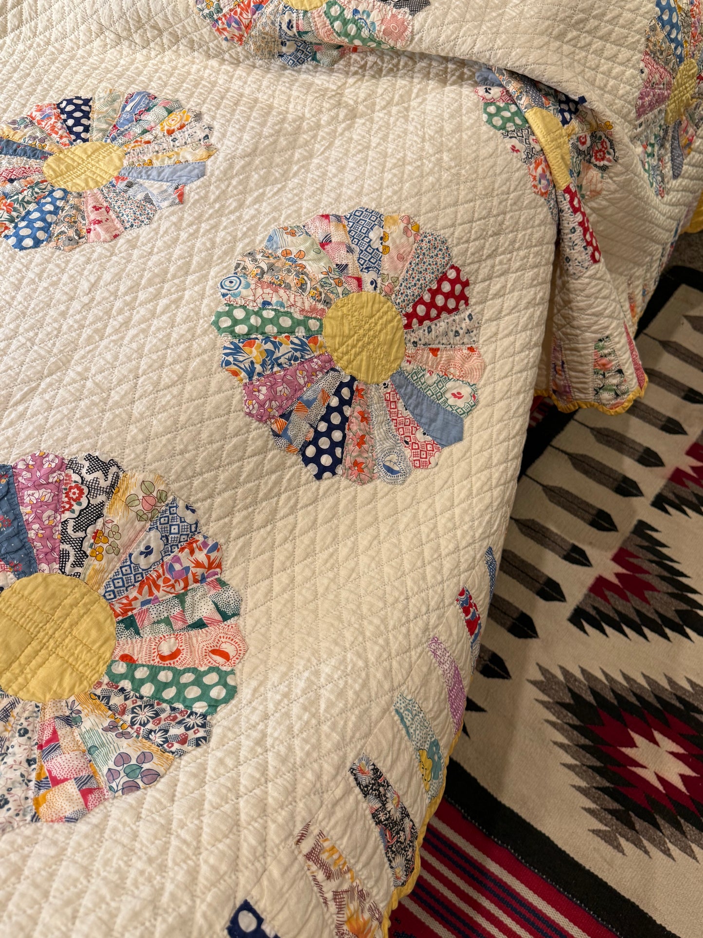 Dresden Plate Quilt with Cone Border