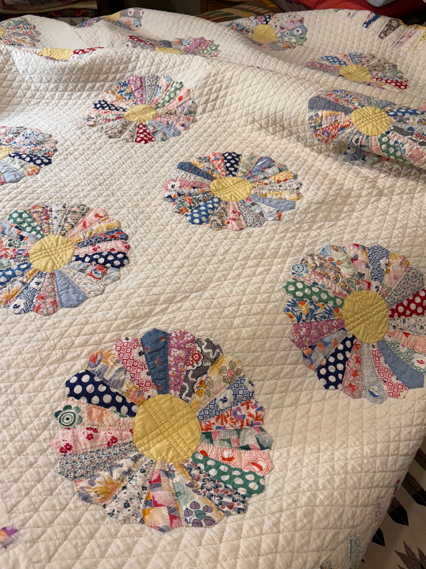 Dresden Plate Quilt with Cone Border