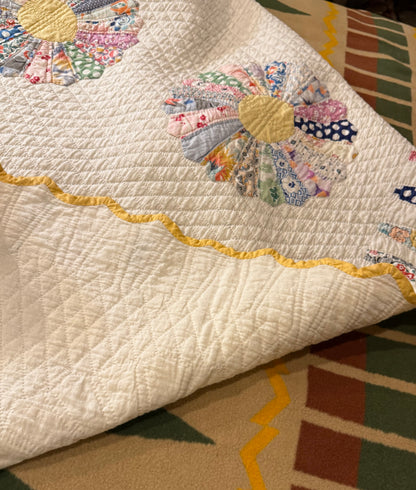 Dresden Plate Quilt with Cone Border