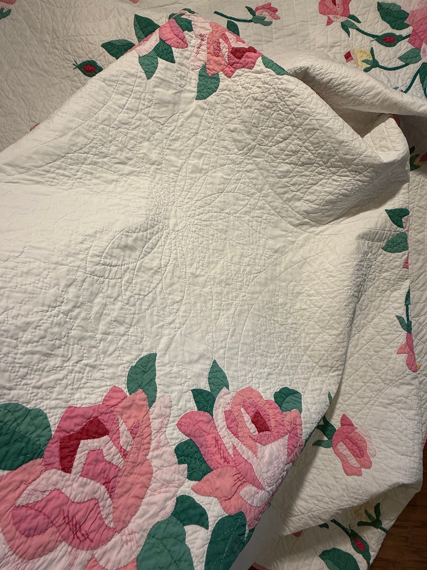 The Graceful Rose Applique Quilt