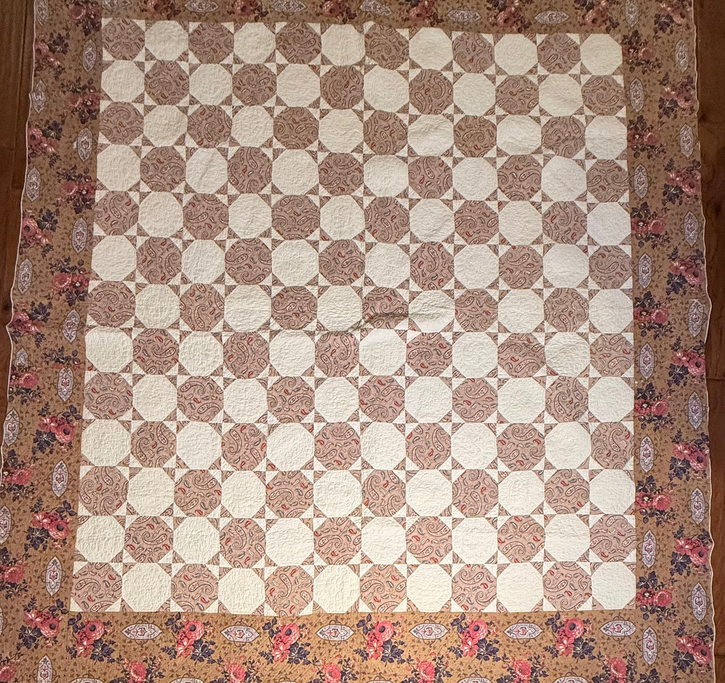 A Standout Chintz Octagons Quilt with Border