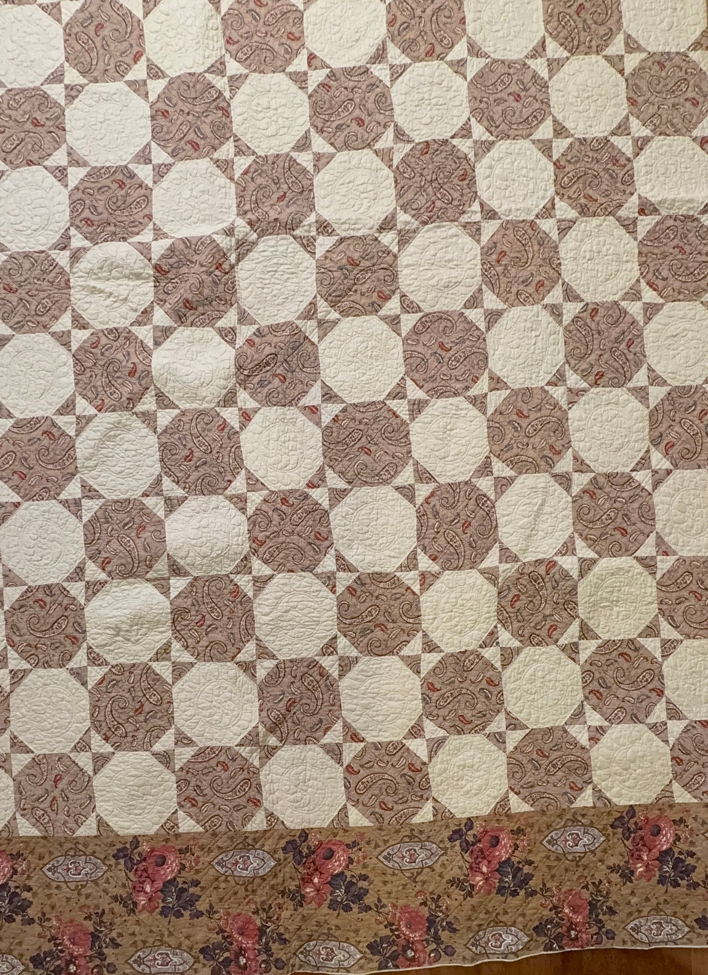 A Standout Chintz Octagons Quilt with Border