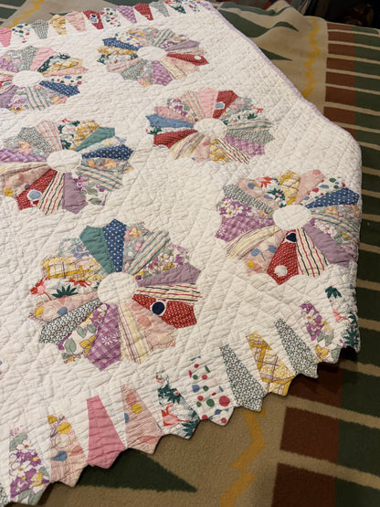Charming Smaller Fancy Dresden Plate Quilt
