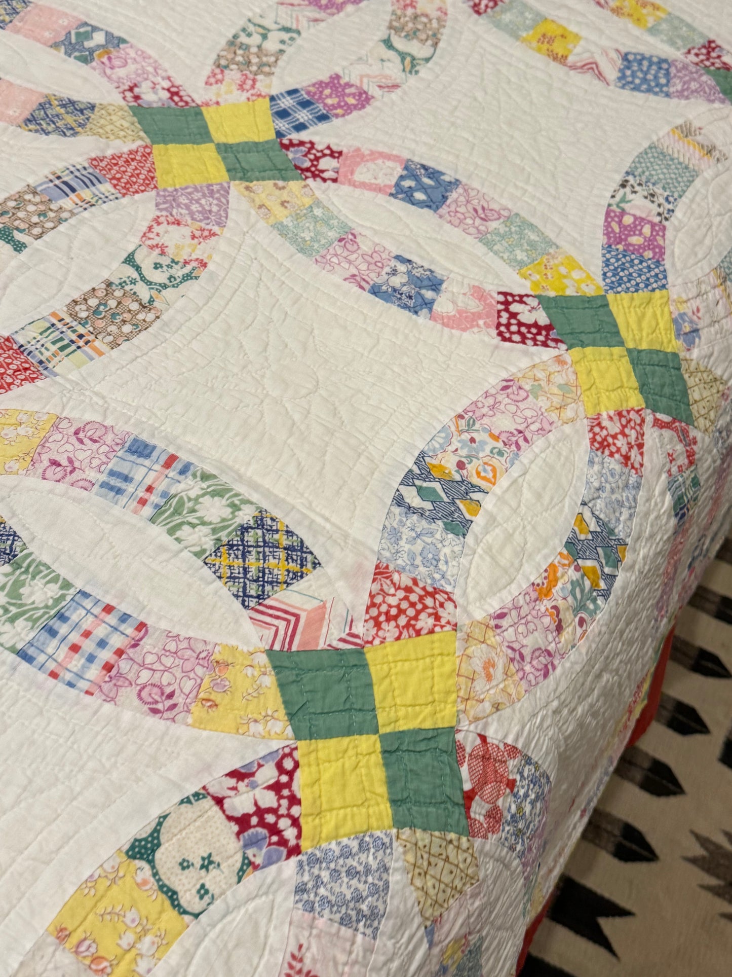 Classic Double Wedding Ring Patchwork Quilt