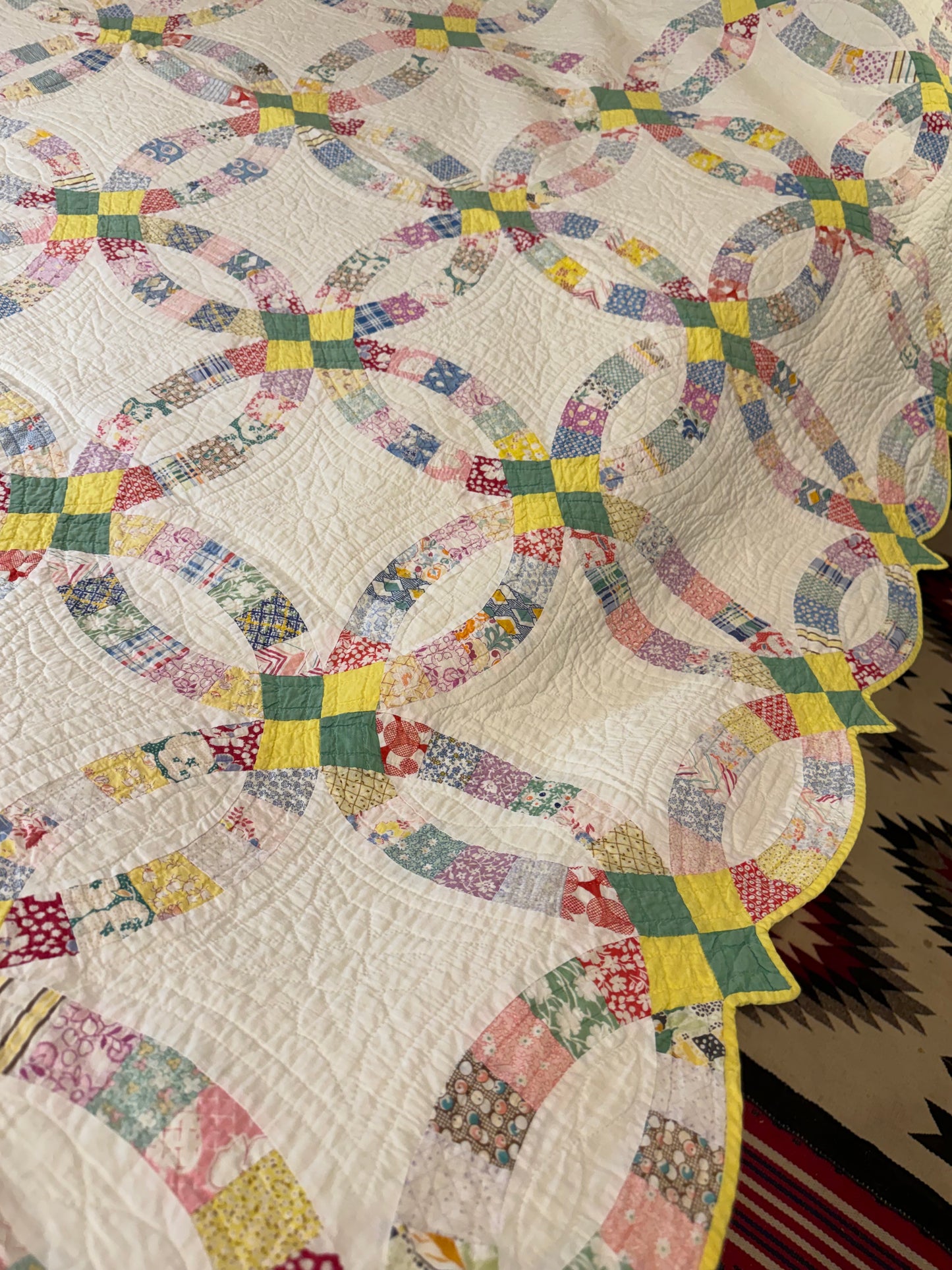 Classic Double Wedding Ring Patchwork Quilt