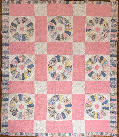 Charming Dresden Plate Quilt with Border Patchwork