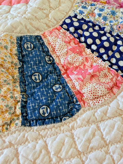 Charming Dresden Plate Quilt with Border Patchwork