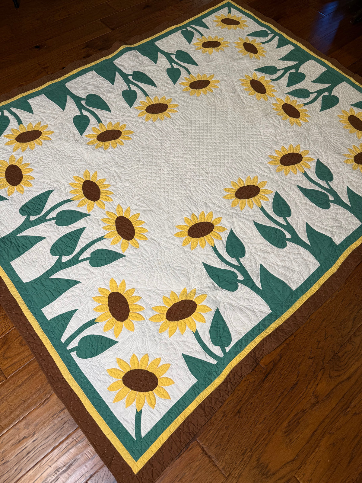 Amazing Sunflower Appliqué Quilt- A Mountain Mist Pattern