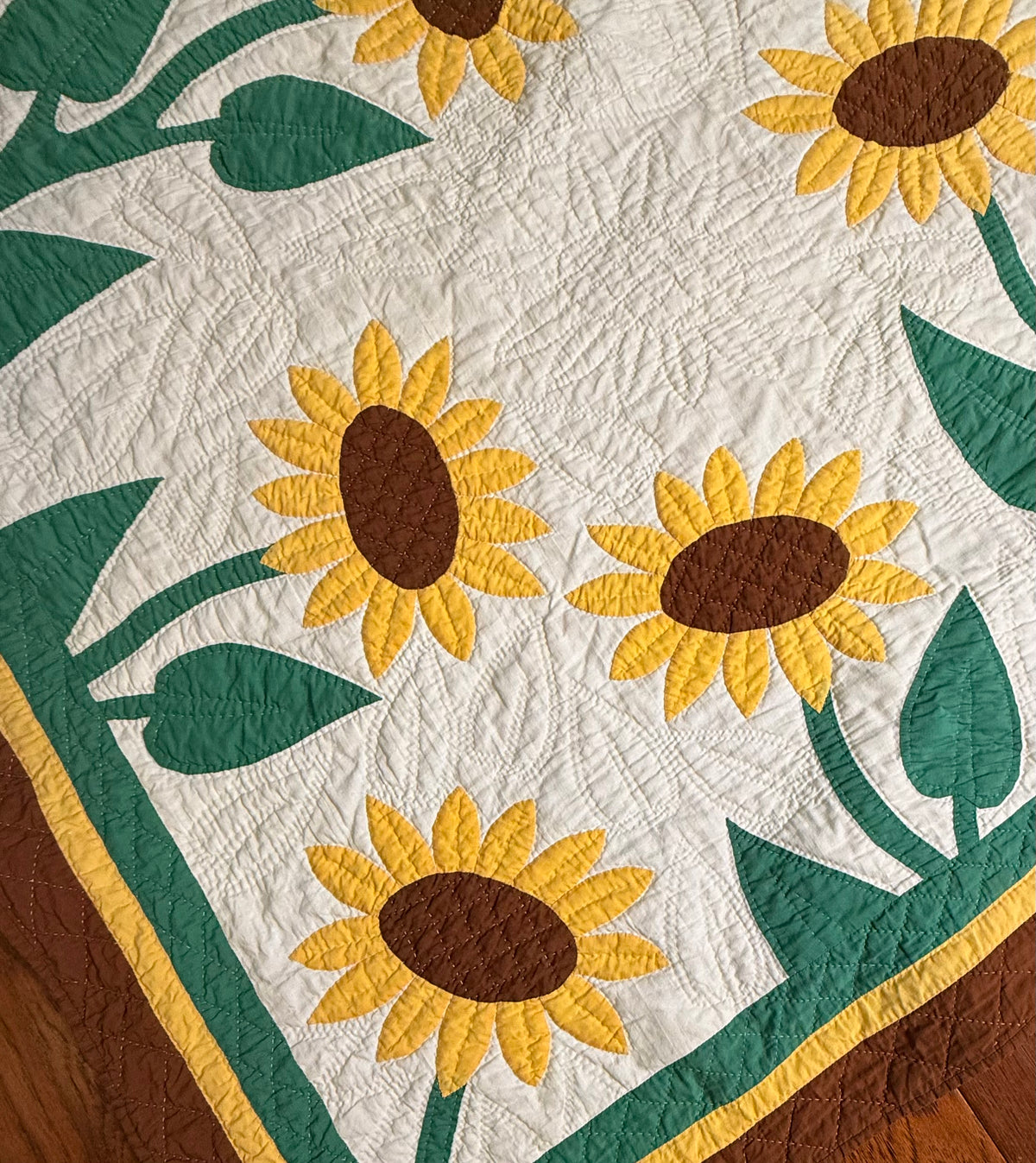 Amazing Sunflower Appliqué Quilt- A Mountain Mist Pattern