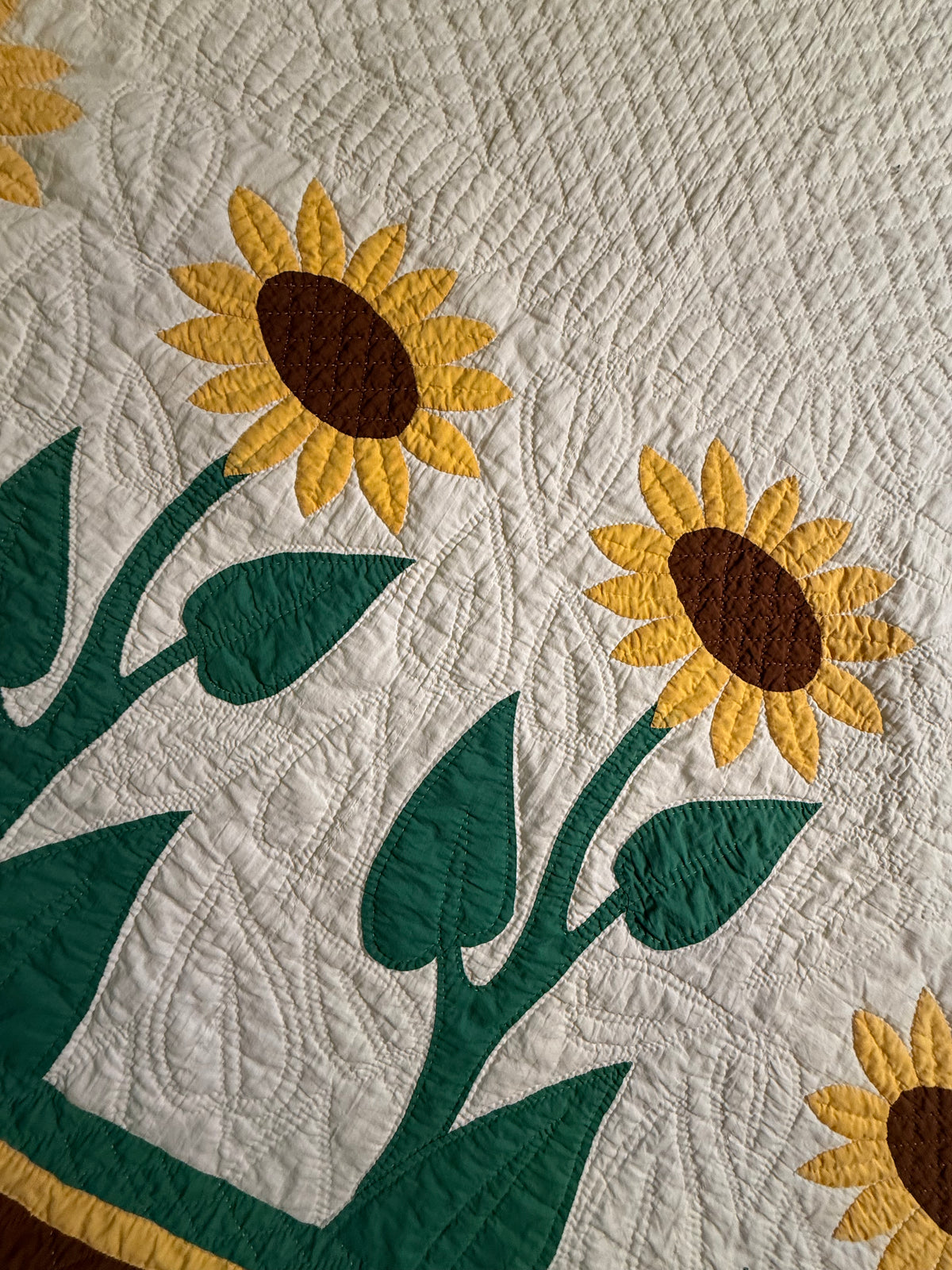 Amazing Sunflower Appliqué Quilt- A Mountain Mist Pattern