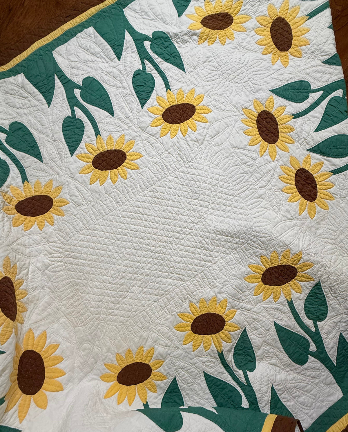 Amazing Sunflower Appliqué Quilt- A Mountain Mist Pattern