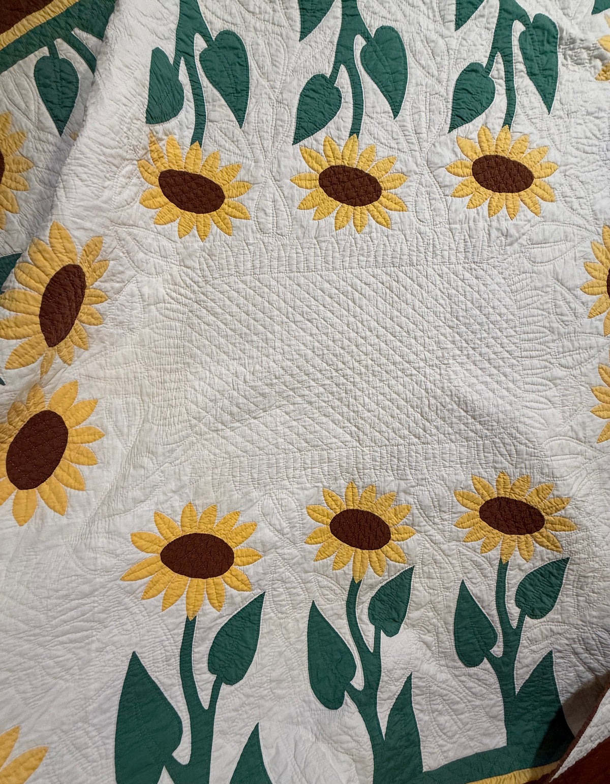 Amazing Sunflower Appliqué Quilt- A Mountain Mist Pattern