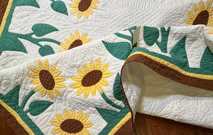 Amazing Sunflower Appliqué Quilt- A Mountain Mist Pattern