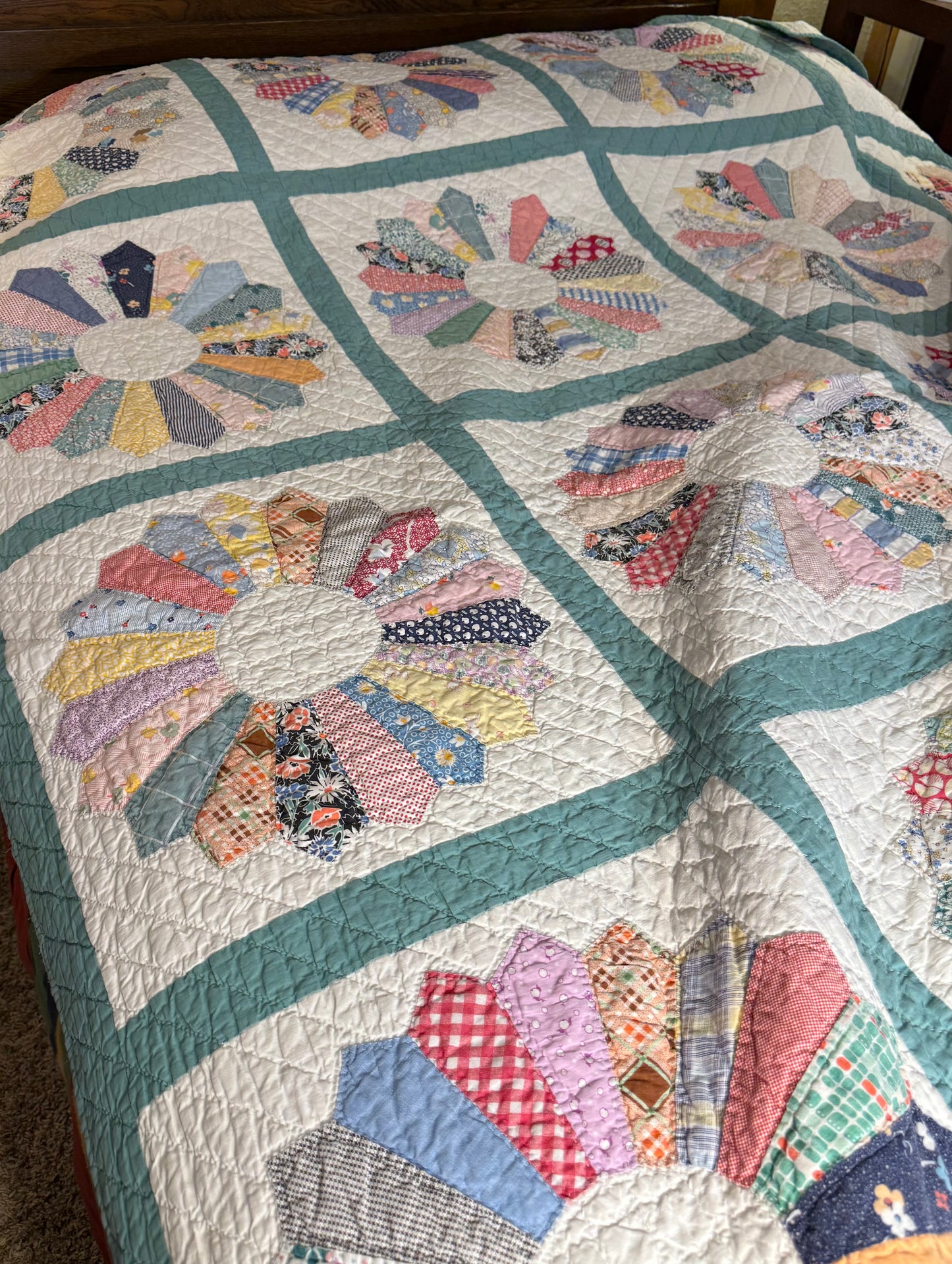 Dresden Plate Flower Quilt