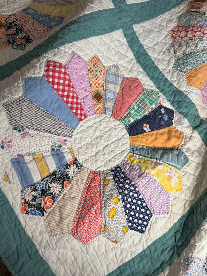 Dresden Plate Flower Quilt