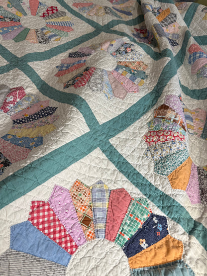 Dresden Plate Flower Quilt