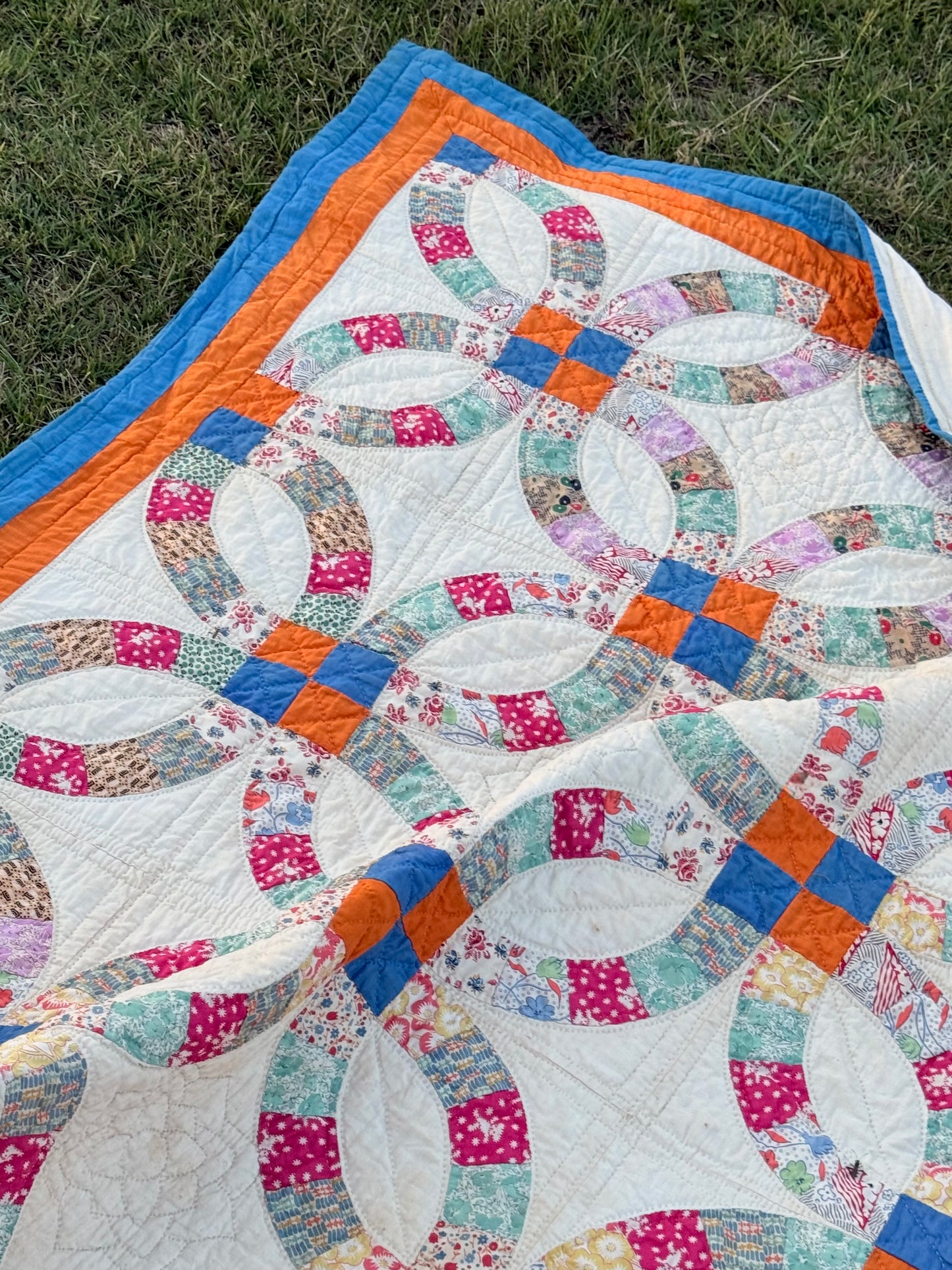 Colorful Double Wedding Ring Quilt