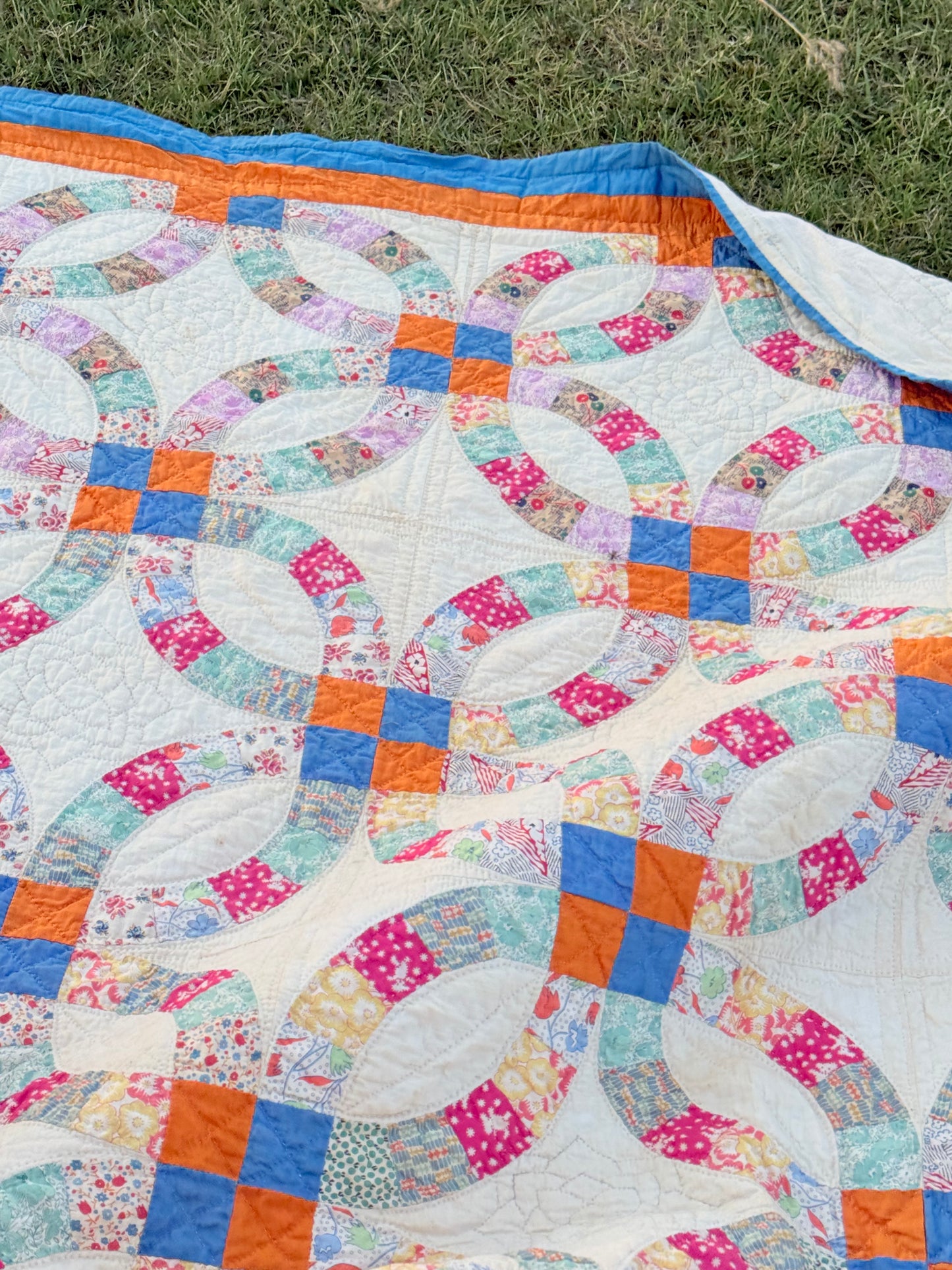 Colorful Double Wedding Ring Quilt