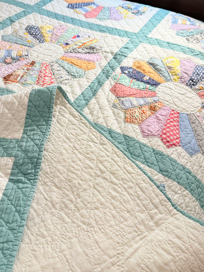 Dresden Plate Flower Quilt