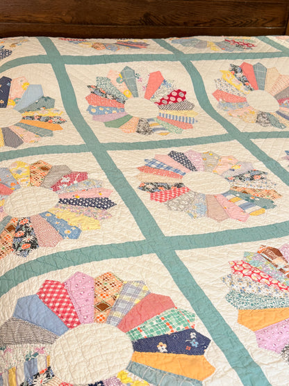 Dresden Plate Flower Quilt