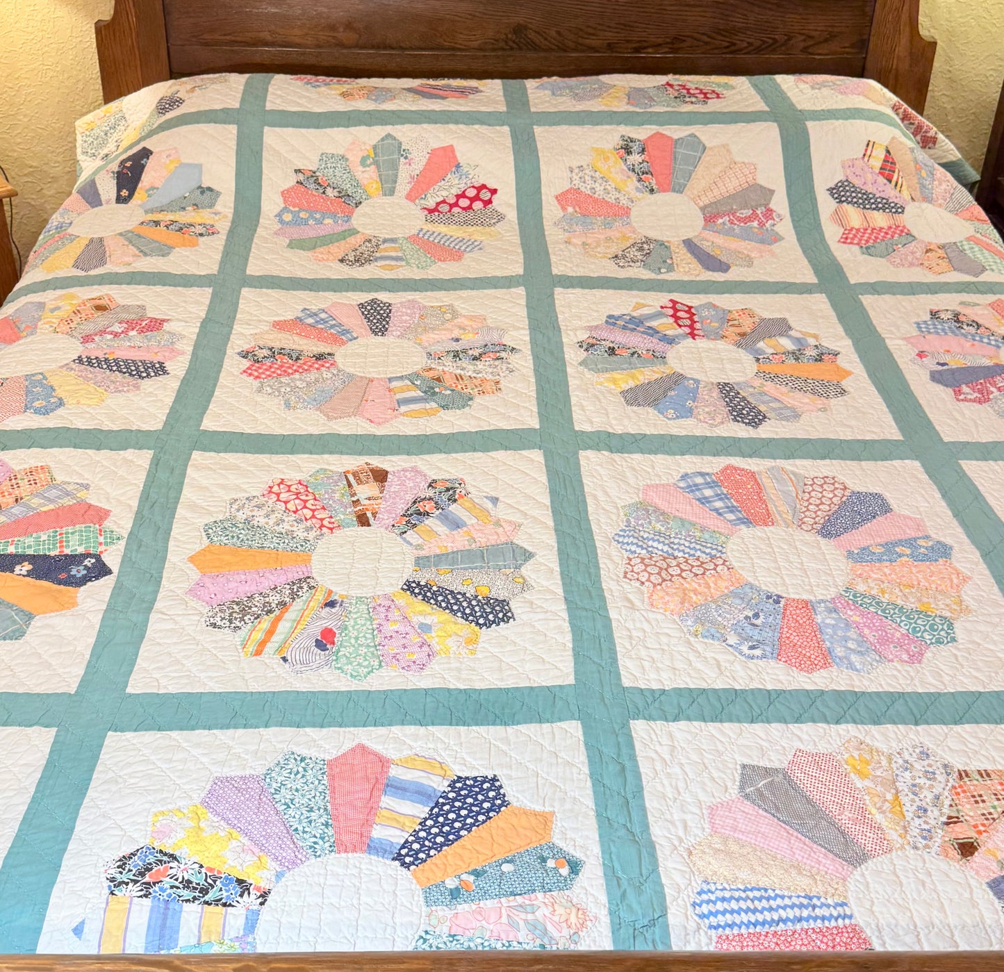Dresden Plate Flower Quilt
