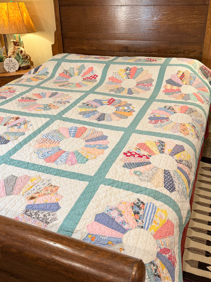 Dresden Plate Flower Quilt