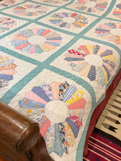 Dresden Plate Flower Quilt