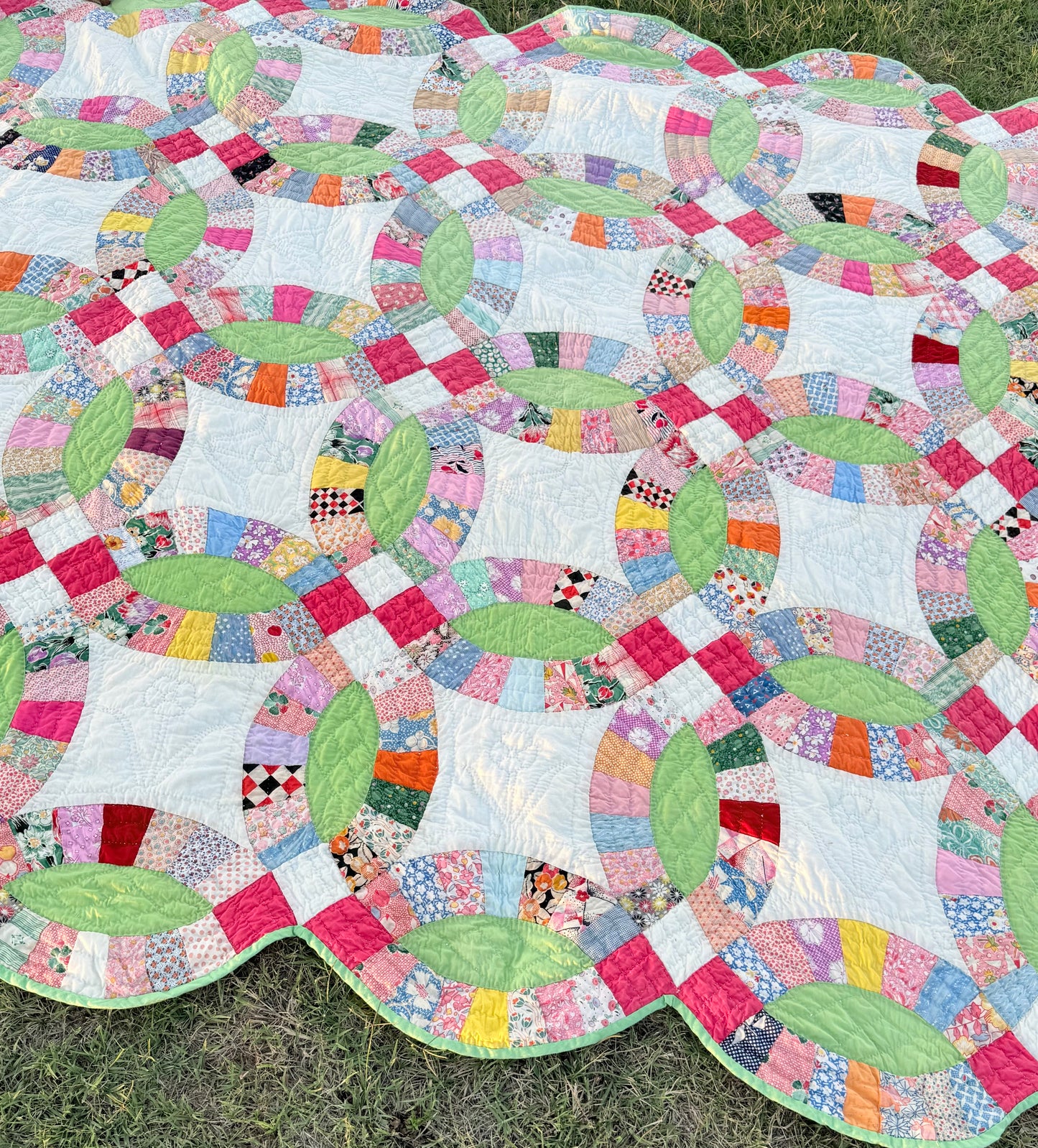 A Double Wedding Ring Quilt With a Twist