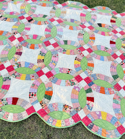 A Double Wedding Ring Quilt With a Twist