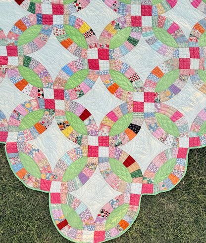 A Double Wedding Ring Quilt With a Twist