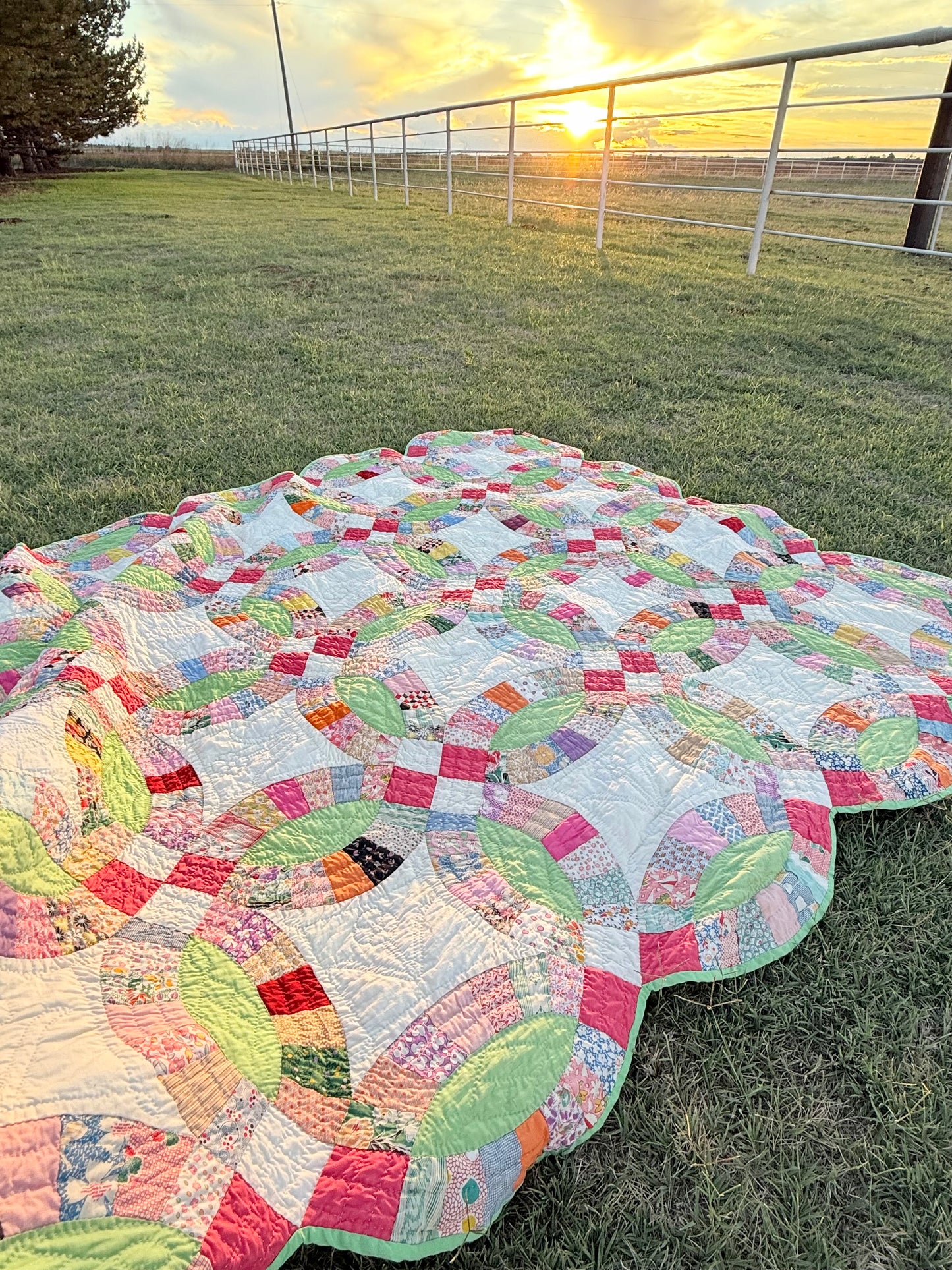 A Double Wedding Ring Quilt With a Twist