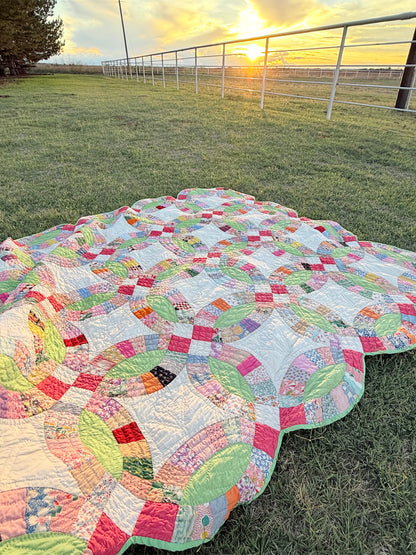 A Double Wedding Ring Quilt With a Twist