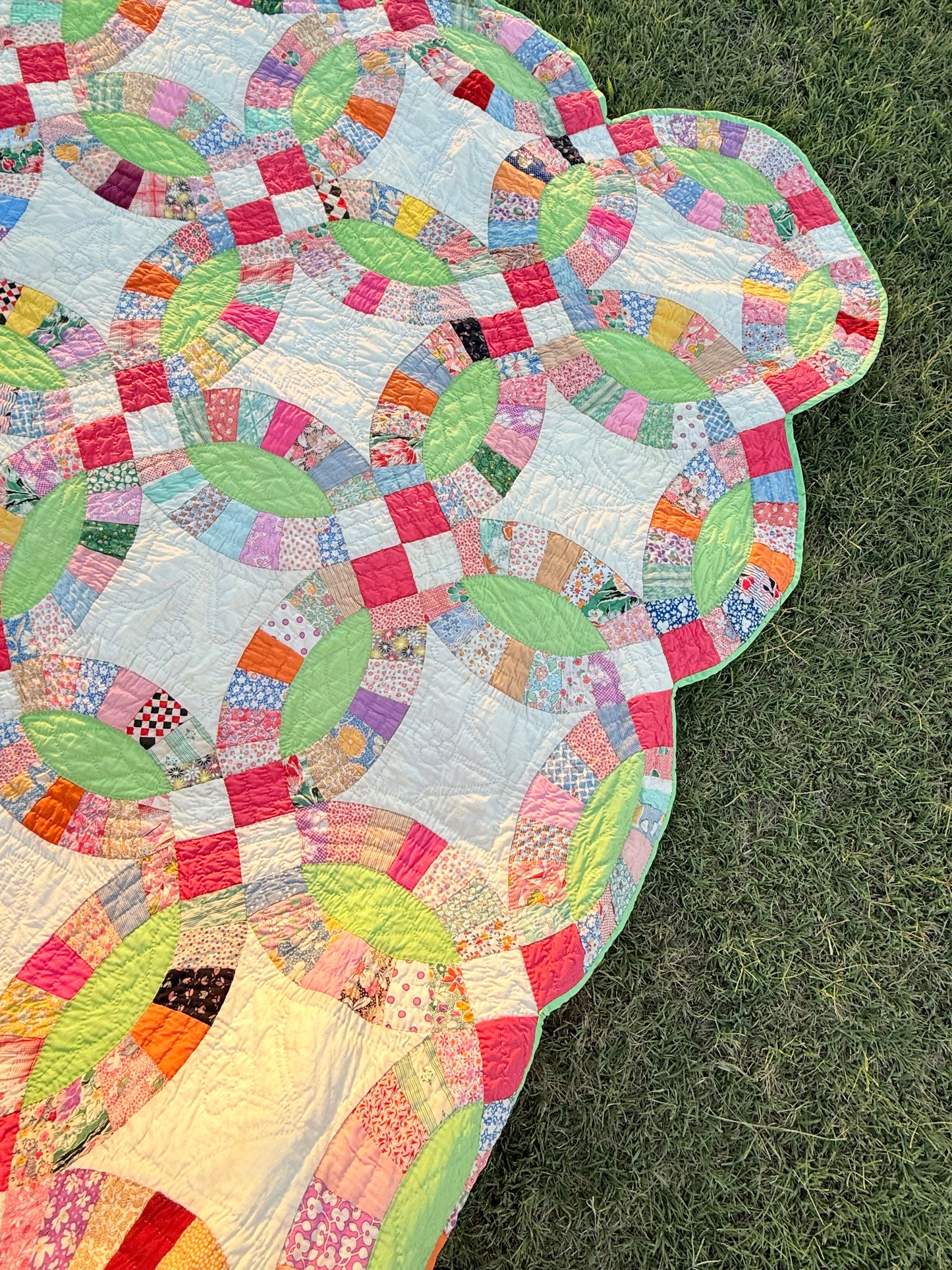 A Double Wedding Ring Quilt With a Twist