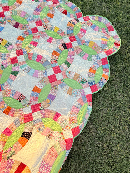 A Double Wedding Ring Quilt With a Twist