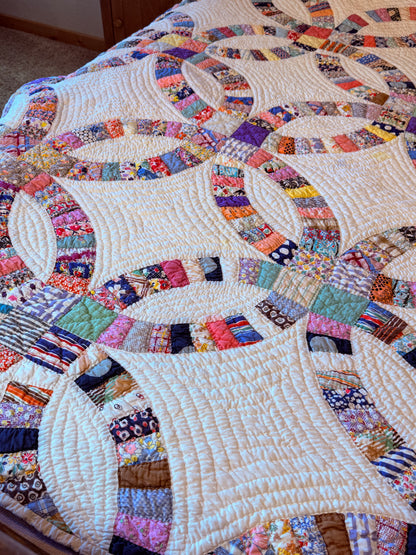 Sweet Double Wedding Ring Quilt