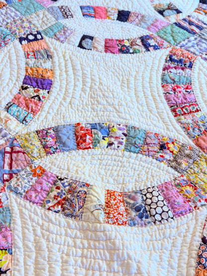 Sweet Double Wedding Ring Quilt
