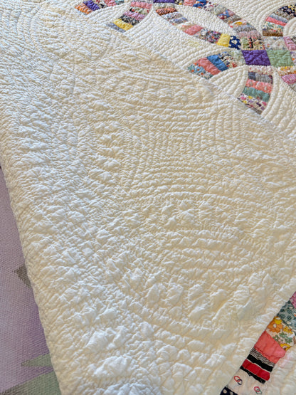 Sweet Double Wedding Ring Quilt