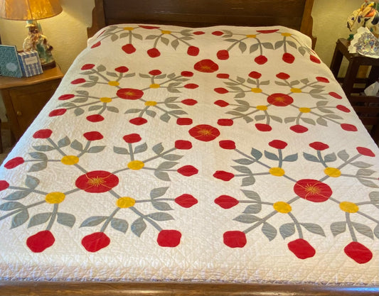 Early Rose and Tulips Quilt