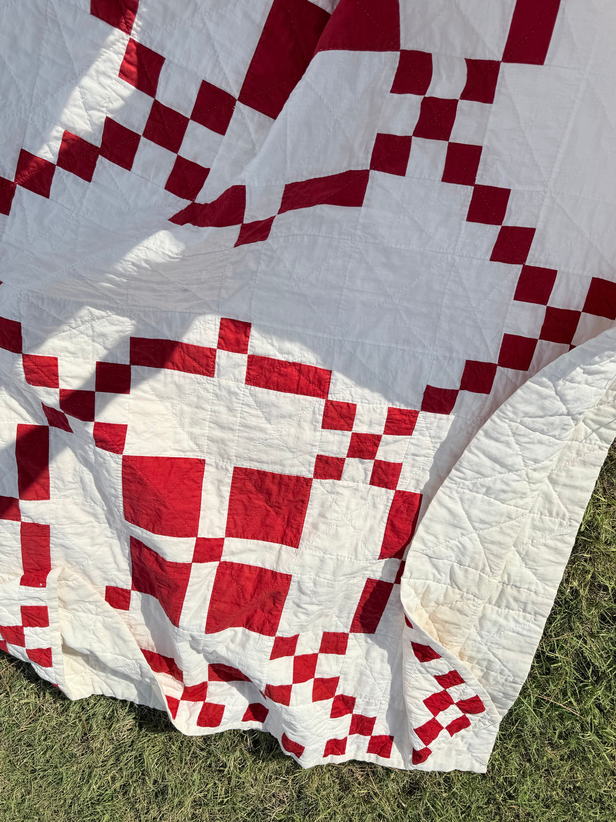 Red and White Burgoyne Surrounded Quilt With Blocks Border