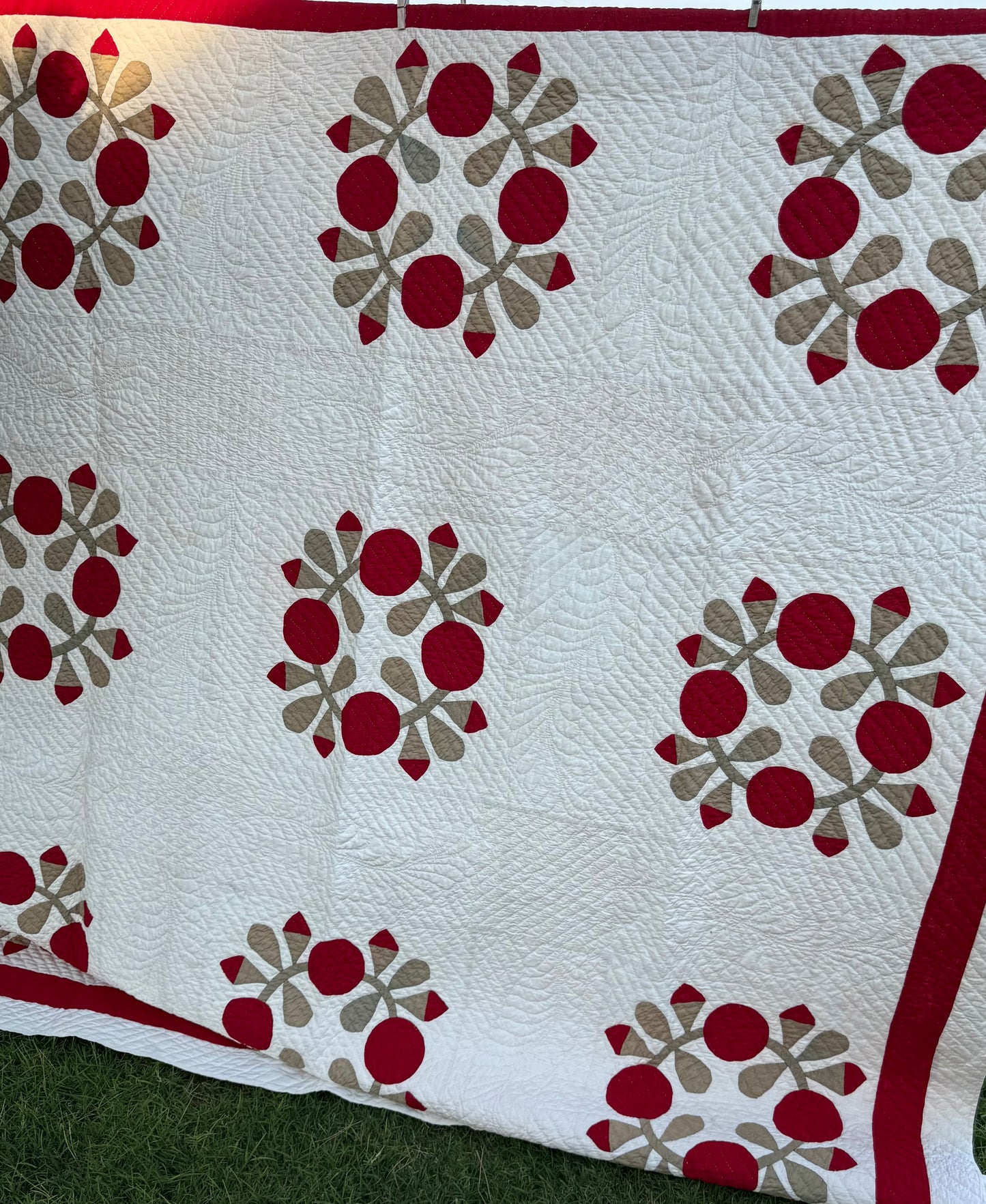 Love Apple Wreath Appliqué Quilt