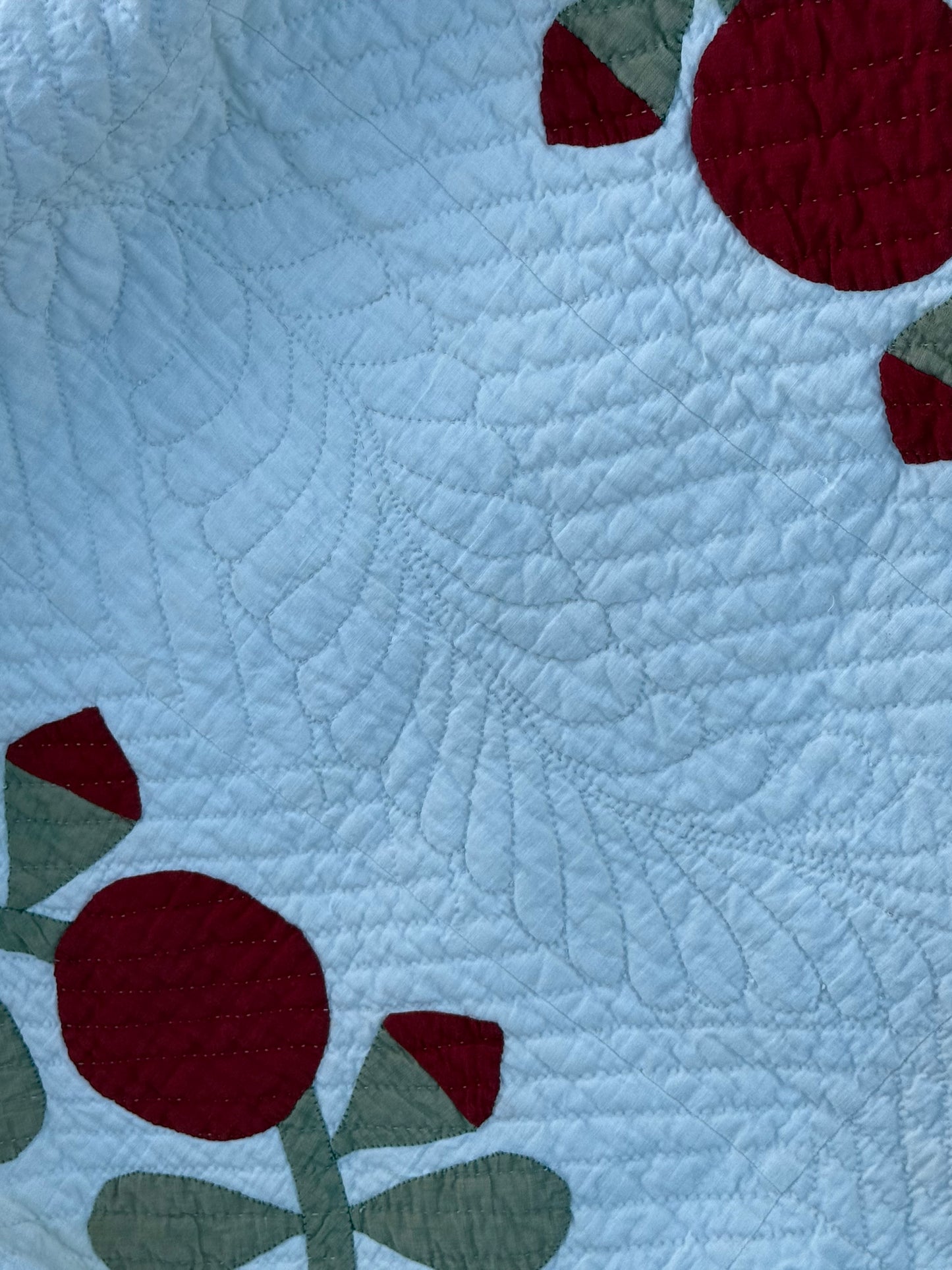 Love Apple Wreath Appliqué Quilt
