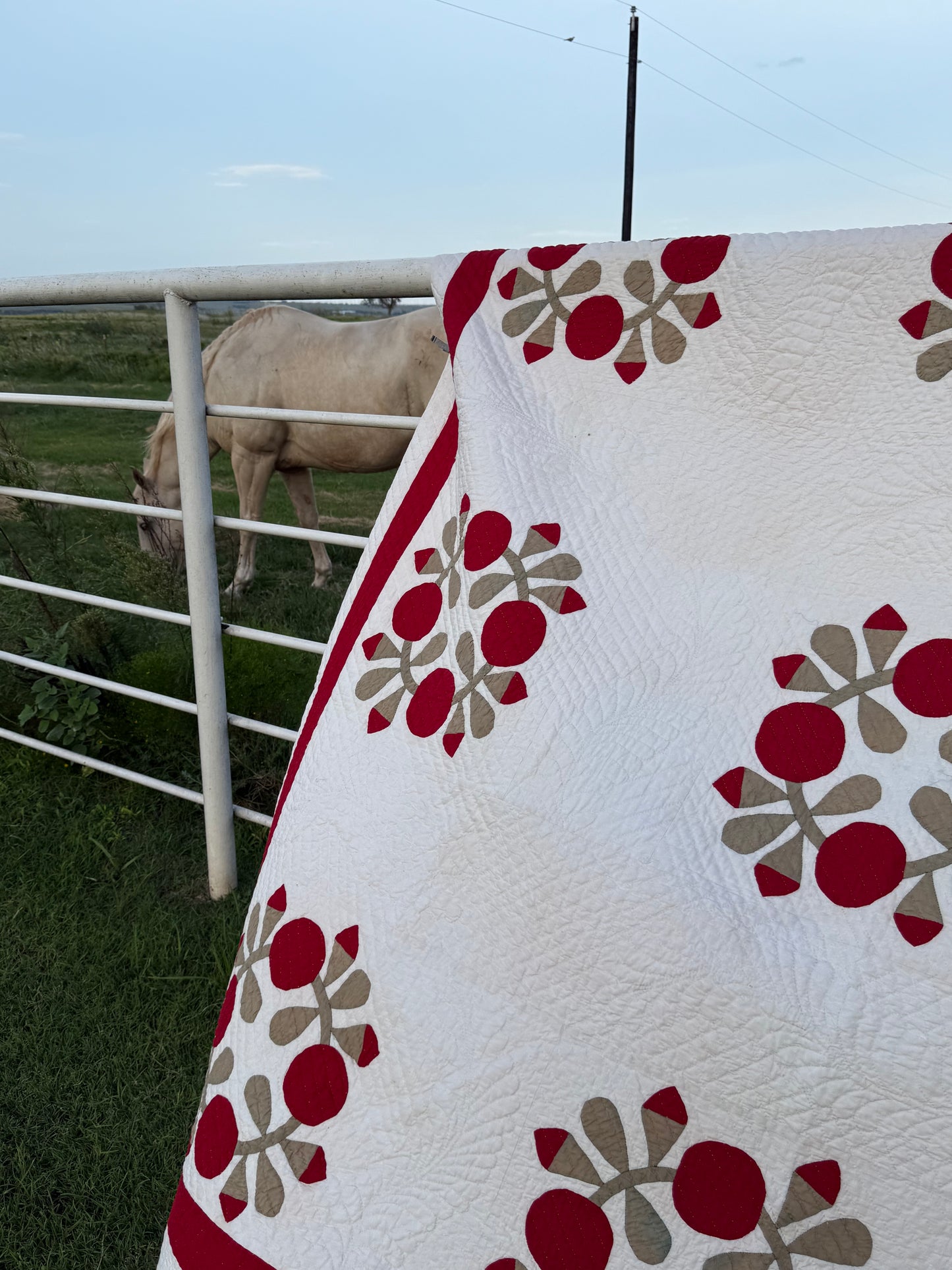 Love Apple Wreath Appliqué Quilt