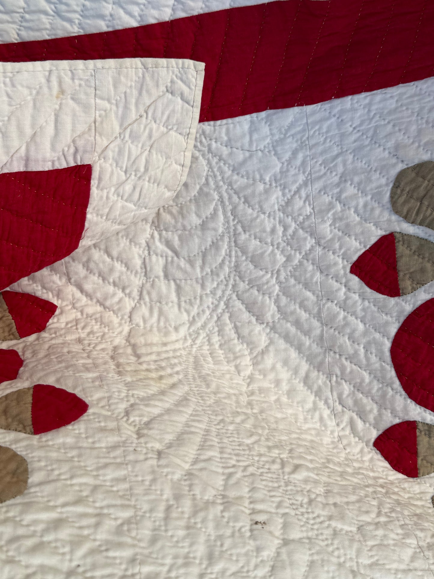 Love Apple Wreath Appliqué Quilt