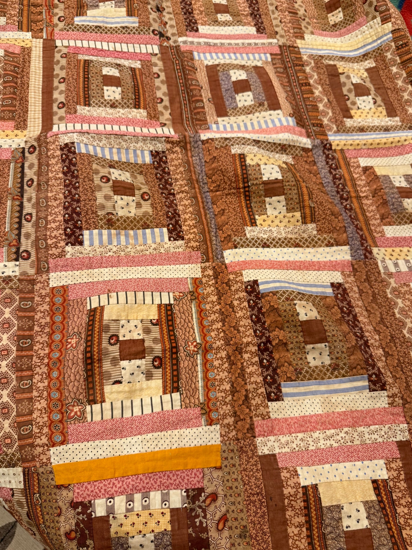 Courthouse Steps Log Cabin Crib Quilt